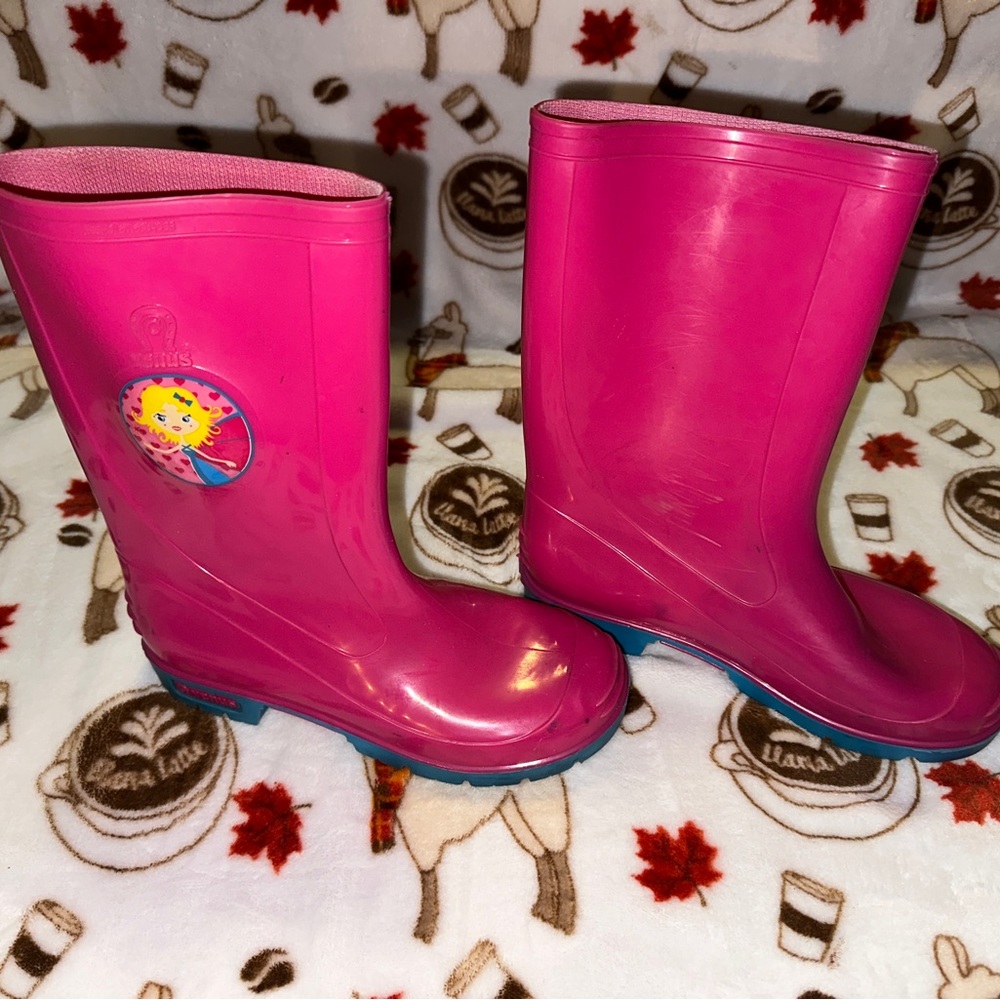 Venus Rain Boots pre owned size 2 girl/33